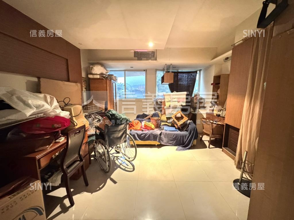 內新國小旁震後美別墅房屋室內格局與周邊環境