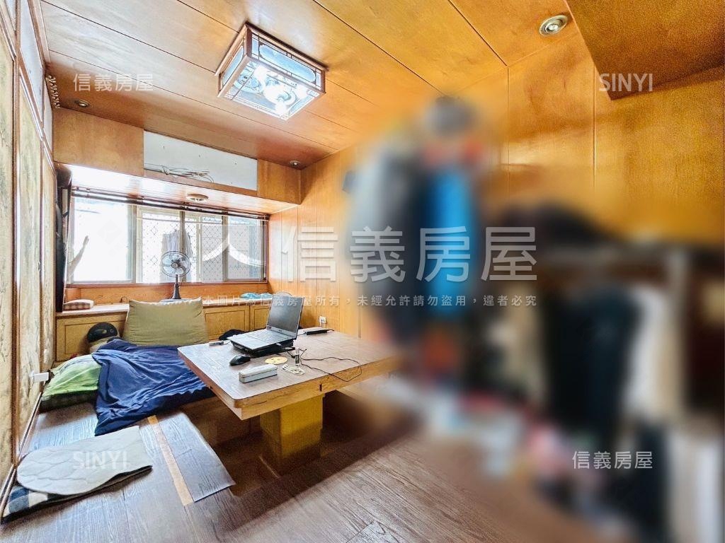 低總價近捷運三房車位房屋室內格局與周邊環境