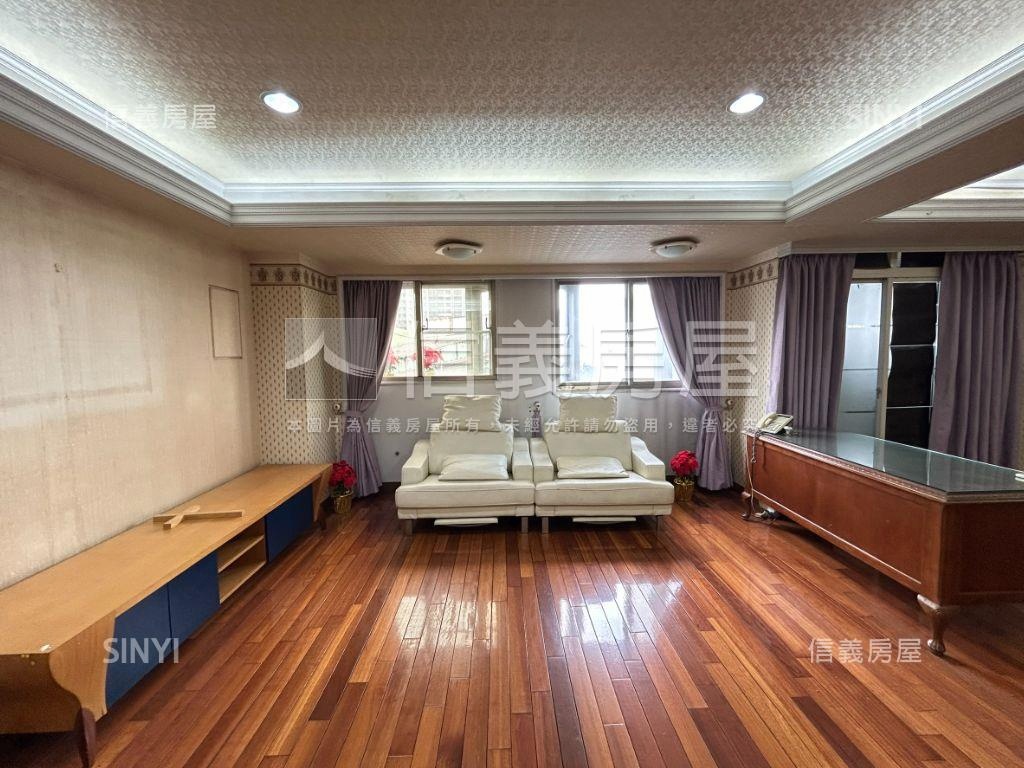 國光路電梯５樓有合法夾層房屋室內格局與周邊環境