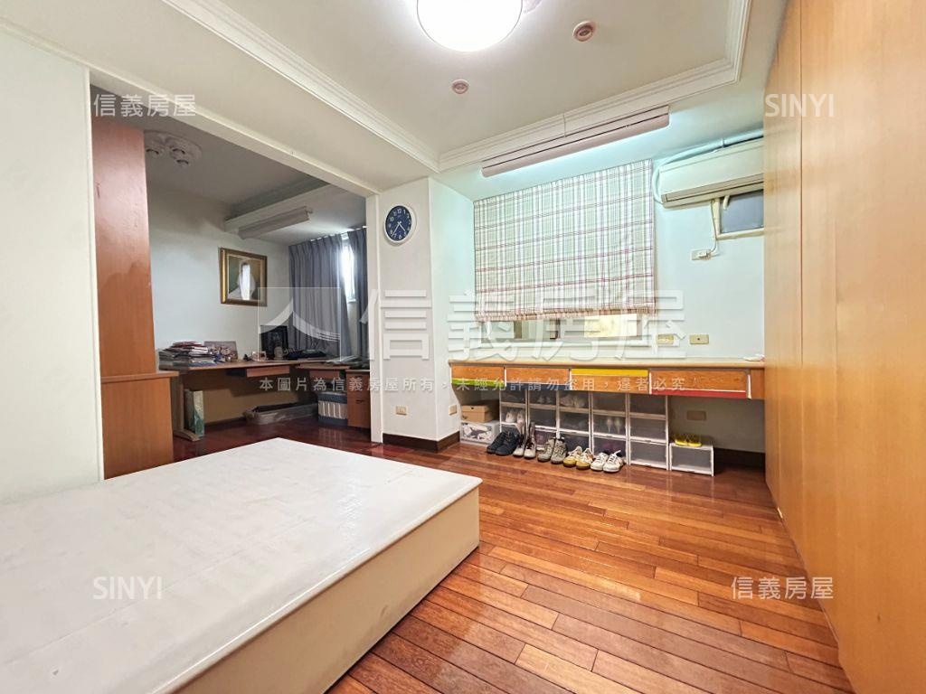 國光路電梯５樓有合法夾層房屋室內格局與周邊環境