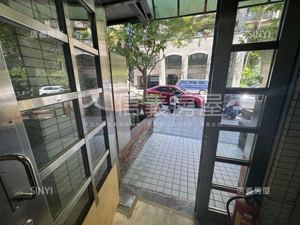 專任力行雅致三房車位房屋室內格局與周邊環境