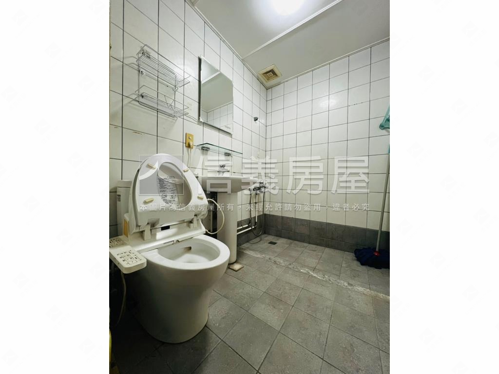 專任成家行政四樓３房房屋室內格局與周邊環境