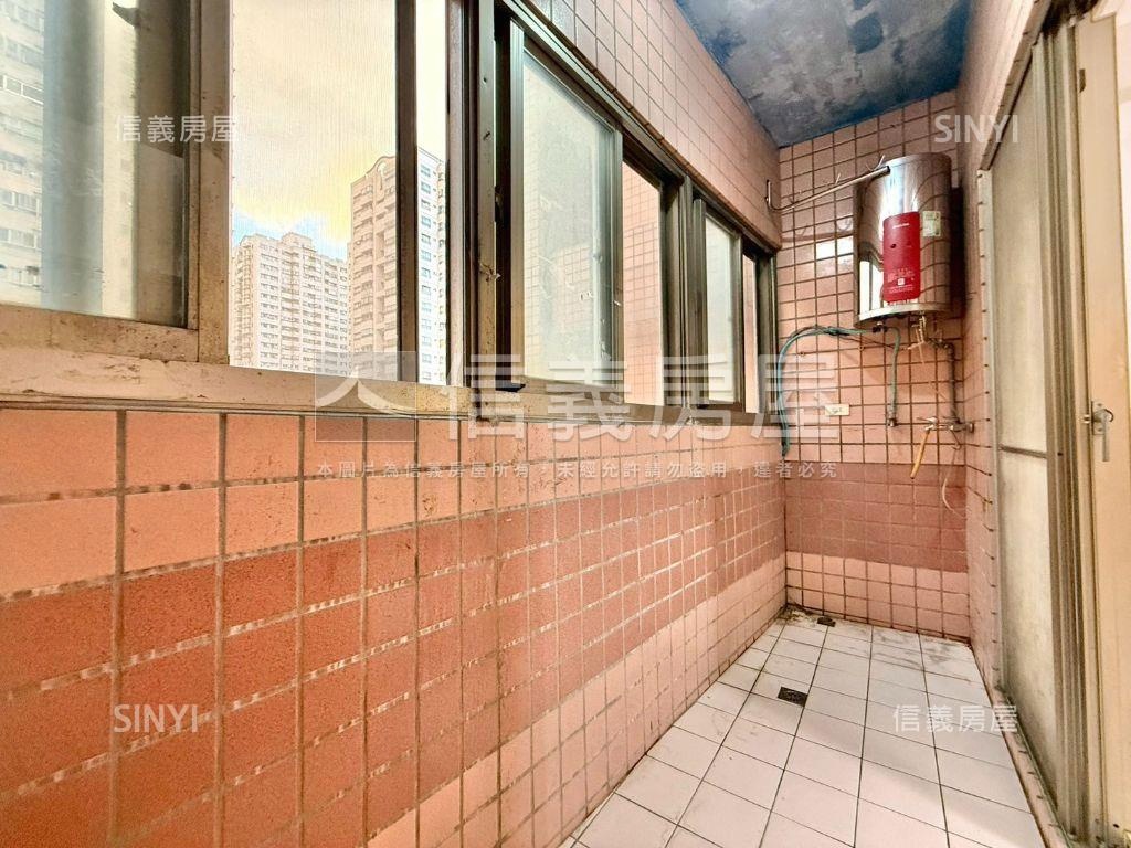 世貿名人大套房房屋室內格局與周邊環境