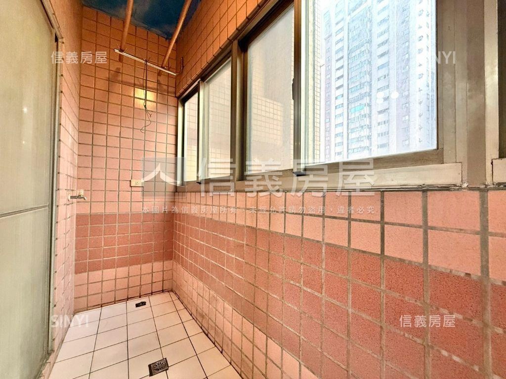 世貿名人大套房房屋室內格局與周邊環境