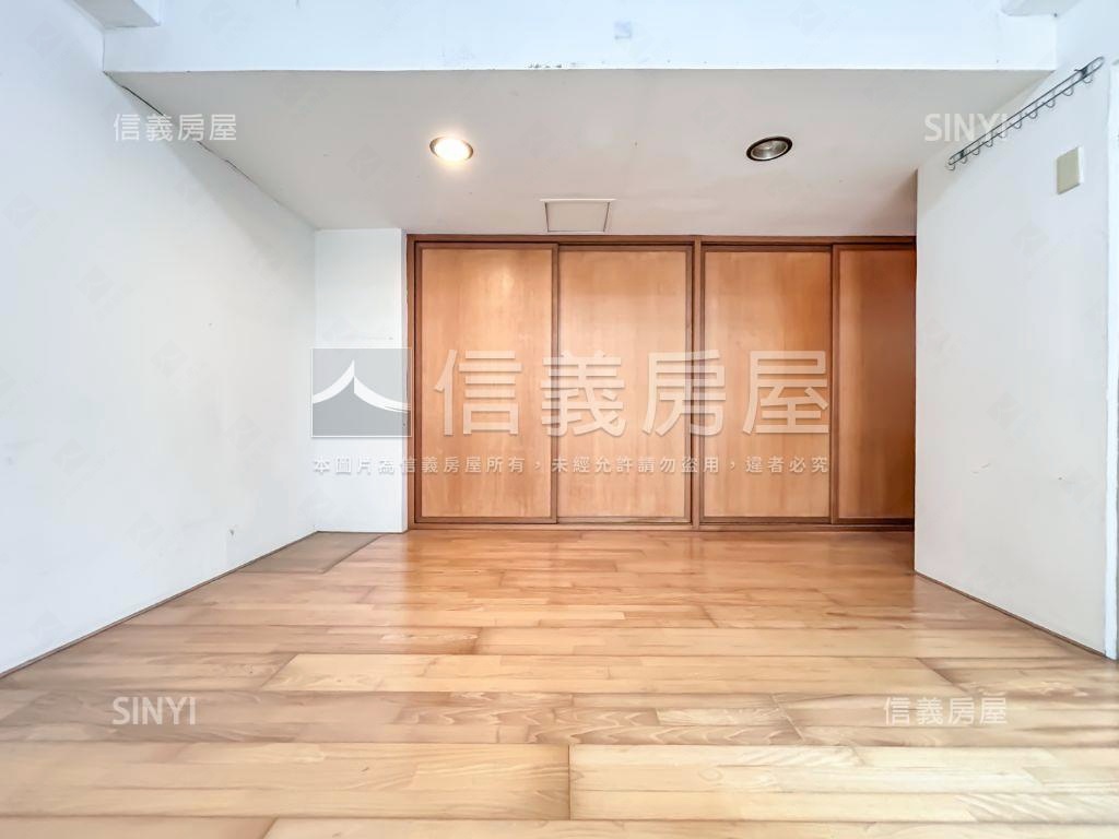 世貿名人大套房房屋室內格局與周邊環境