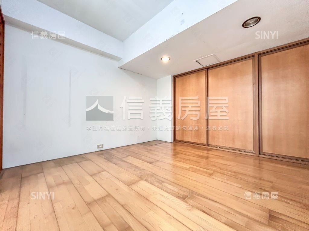 世貿名人大套房房屋室內格局與周邊環境