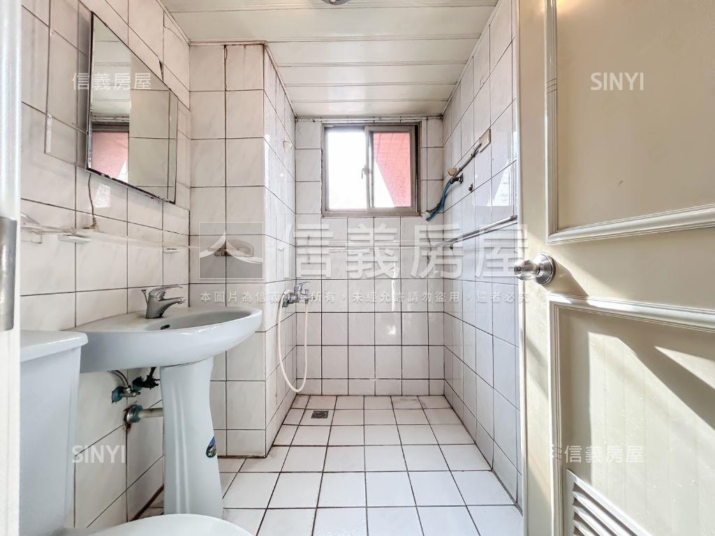 世貿名人大套房房屋室內格局與周邊環境