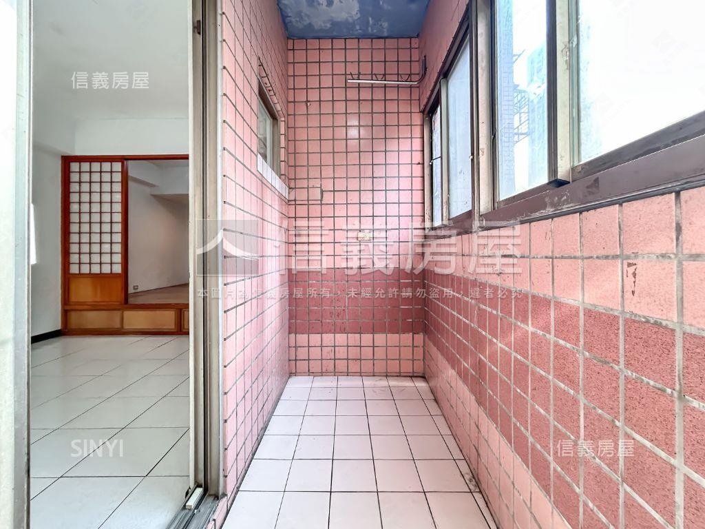 世貿名人大套房房屋室內格局與周邊環境