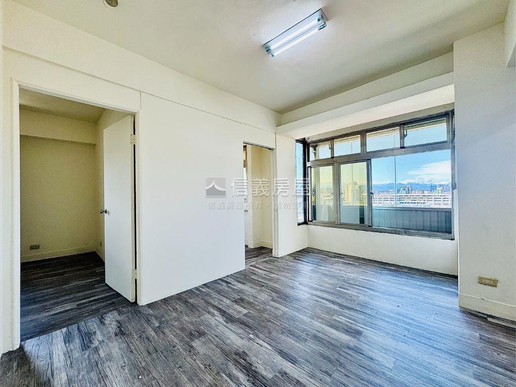電梯兩房⭐邊間景觀美宅房屋室內格局與周邊環境