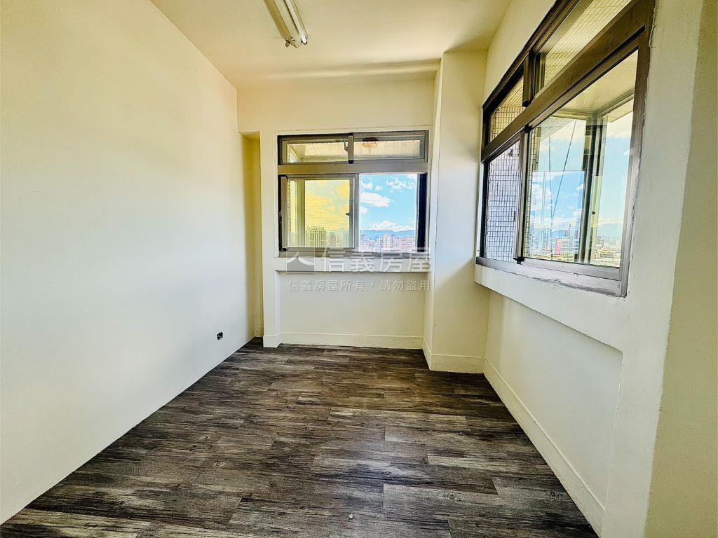 電梯兩房⭐邊間景觀美宅房屋室內格局與周邊環境