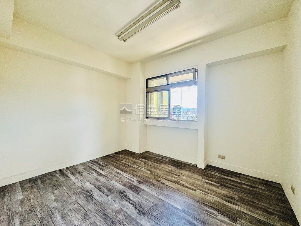 電梯兩房⭐邊間景觀美宅房屋室內格局與周邊環境