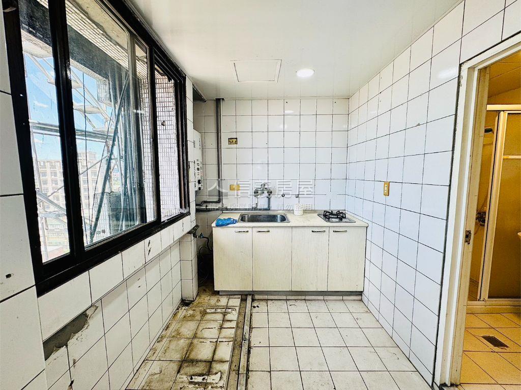 電梯兩房⭐邊間景觀美宅房屋室內格局與周邊環境
