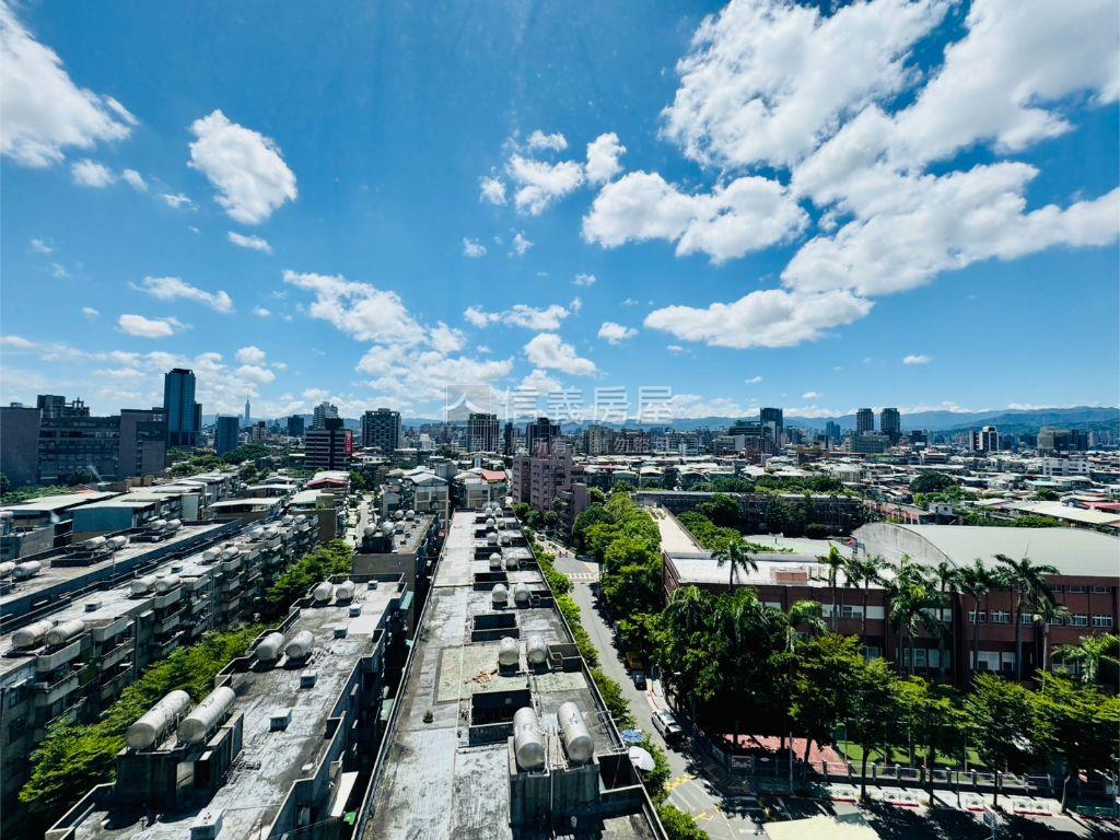 電梯兩房⭐邊間景觀美宅房屋室內格局與周邊環境