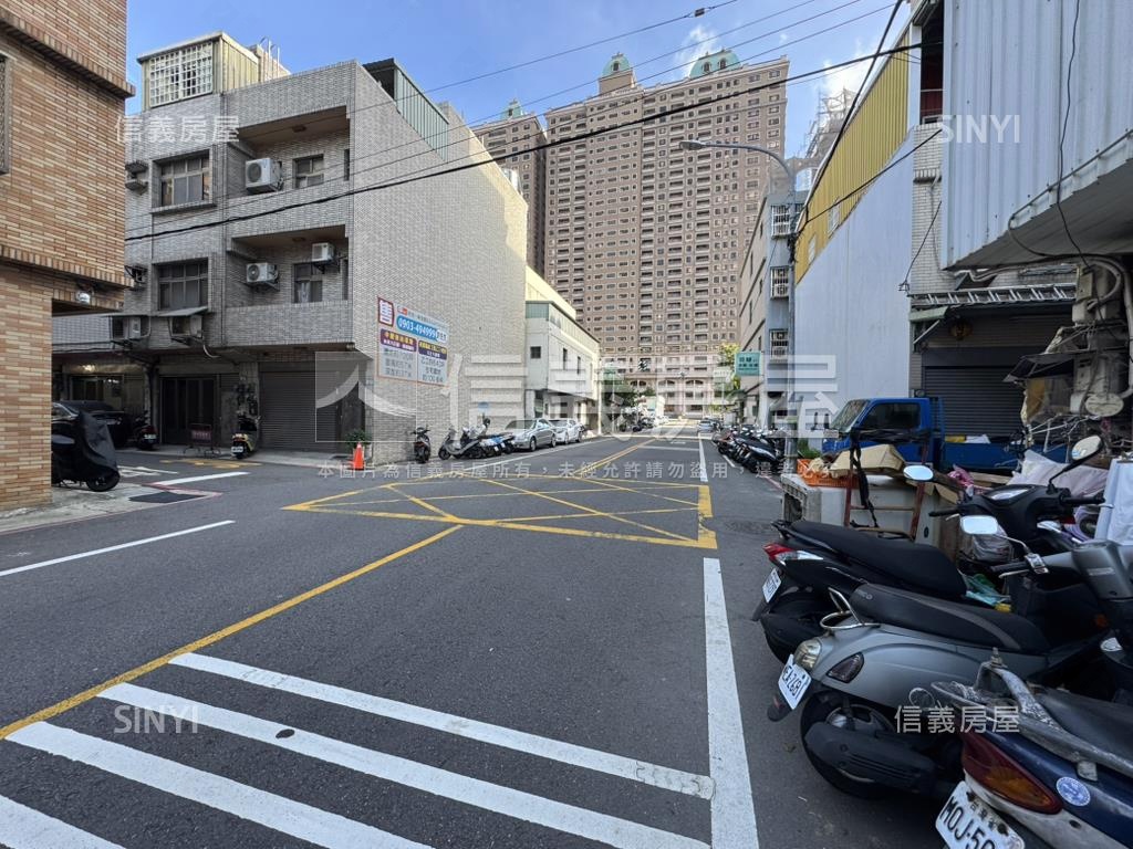 南崁稀有角窗透天店面房屋室內格局與周邊環境