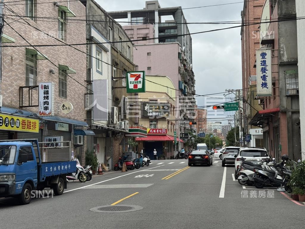 南崁稀有角窗透天店面房屋室內格局與周邊環境