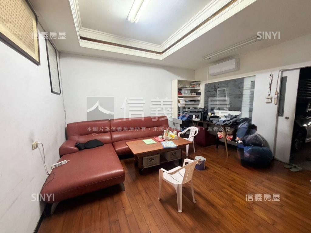 玉山街看這間房屋室內格局與周邊環境