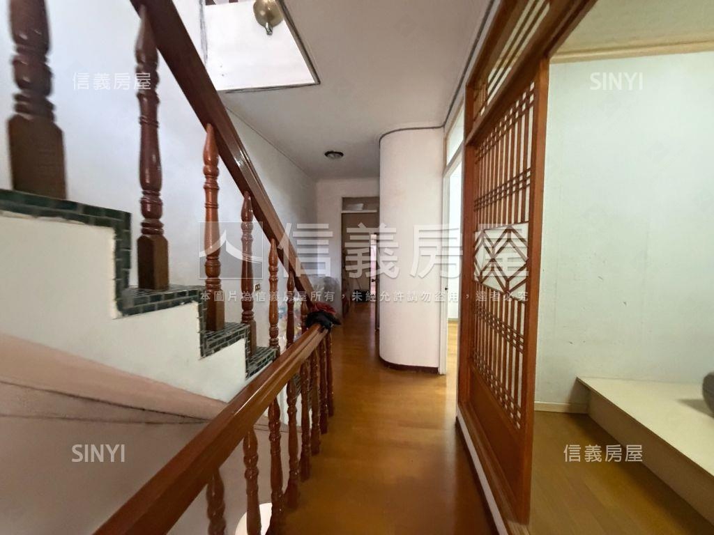 玉山街看這間房屋室內格局與周邊環境