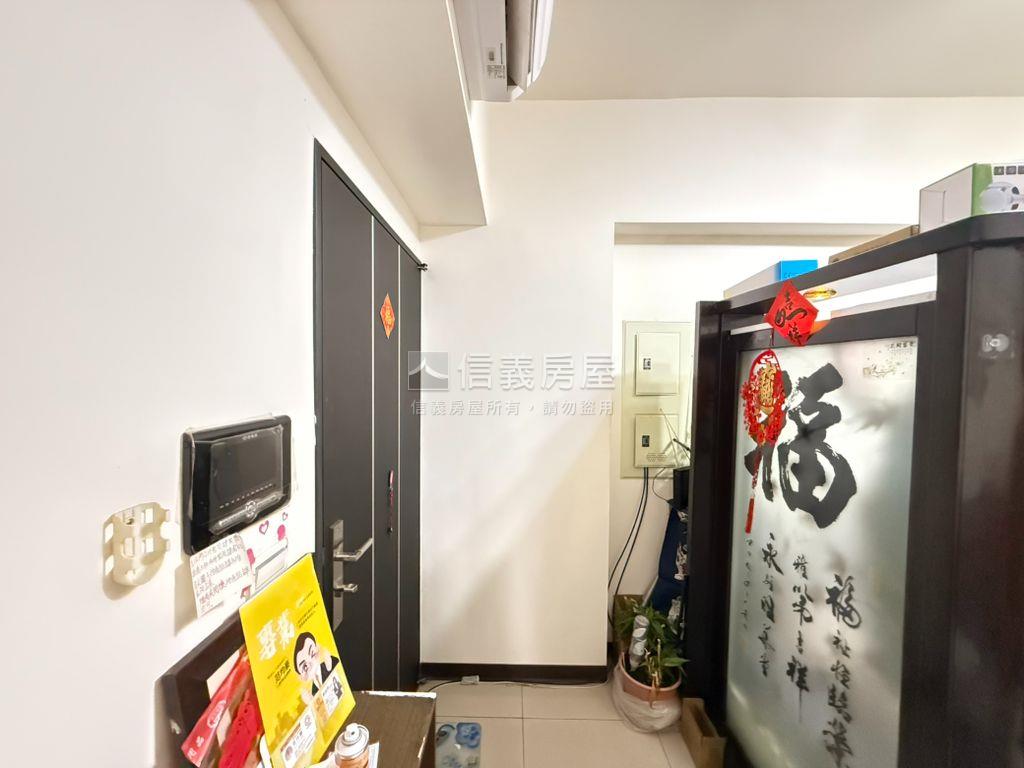 泓瑞群英小三房車位房屋室內格局與周邊環境
