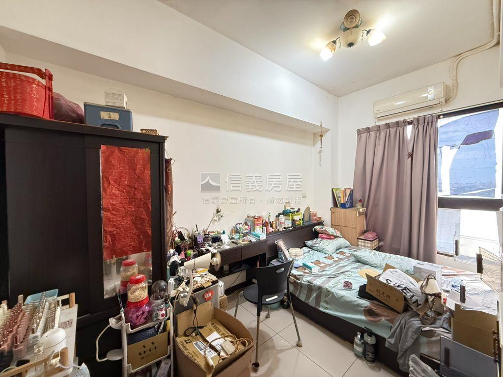 泓瑞群英小三房車位房屋室內格局與周邊環境