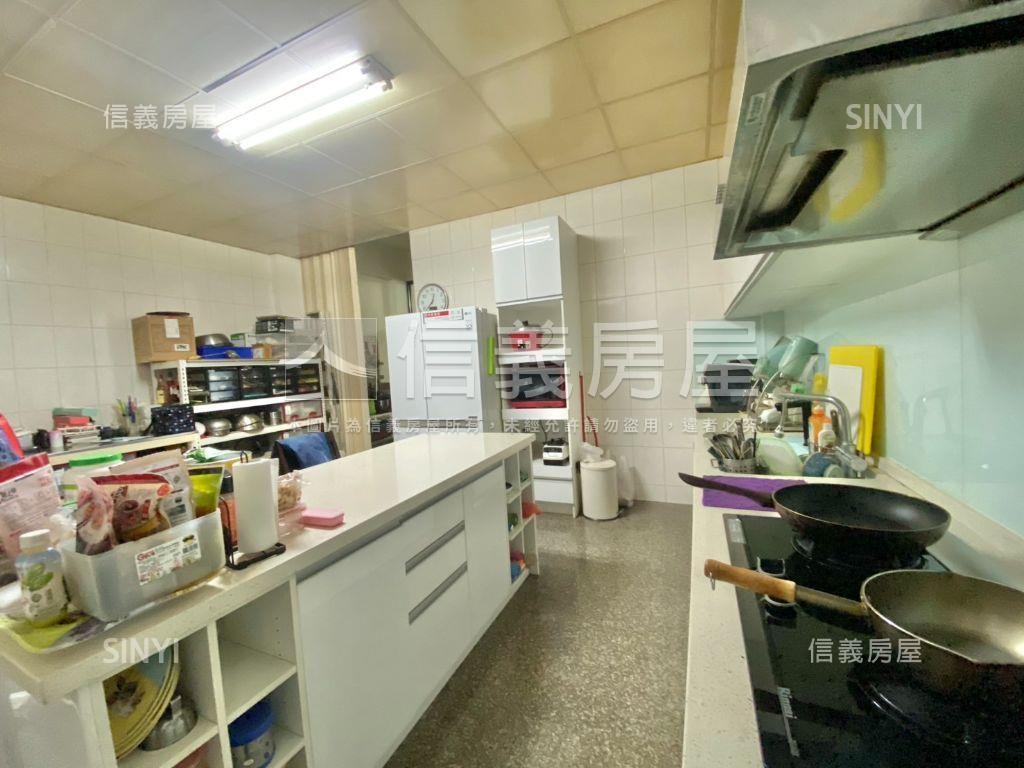 安南｜新北外環。聚富築跡房屋室內格局與周邊環境