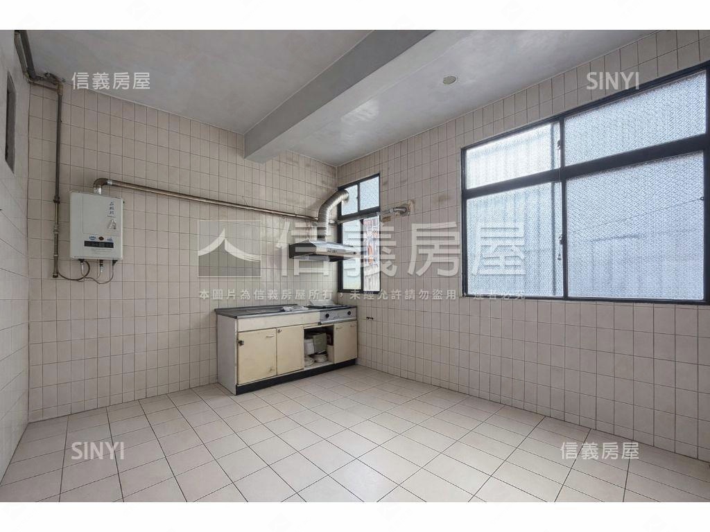 大路口！西屯漢口透天店面房屋室內格局與周邊環境