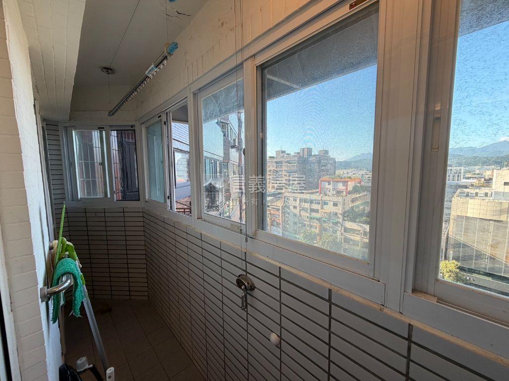 中山國中僑大裝潢景觀美宅房屋室內格局與周邊環境