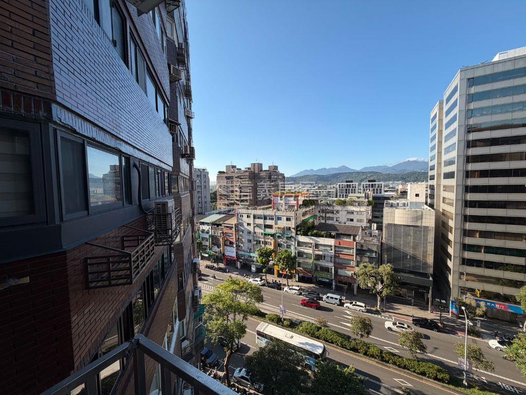 中山國中僑大裝潢景觀美宅房屋室內格局與周邊環境