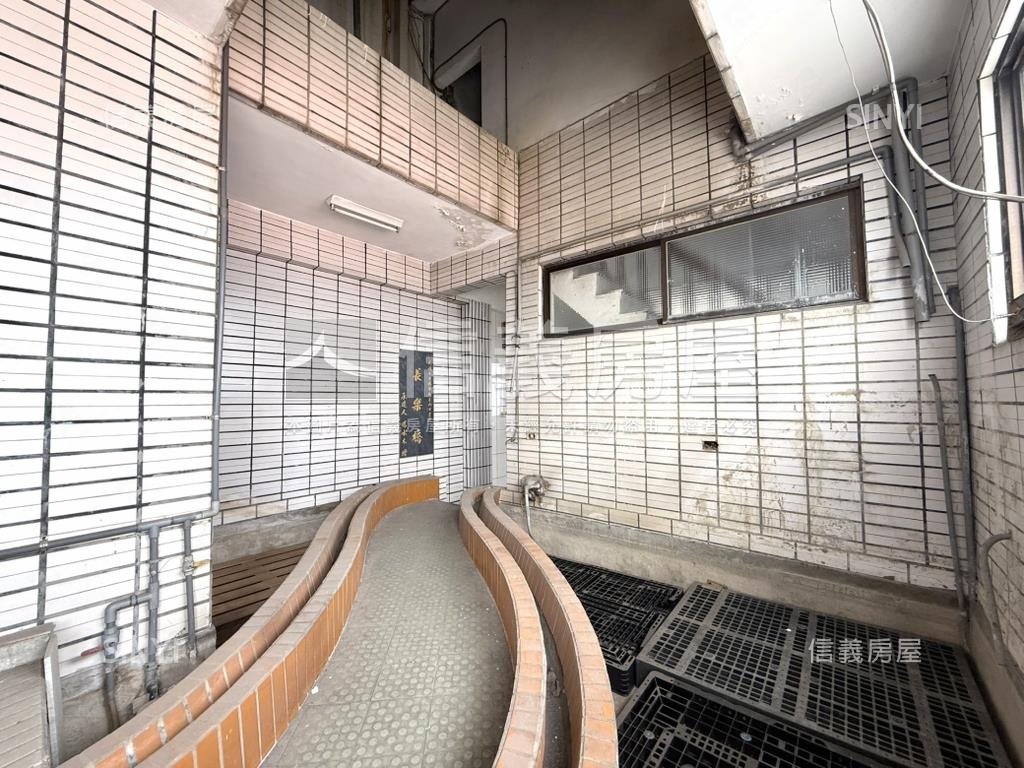建國路一段企業總部透店房屋室內格局與周邊環境