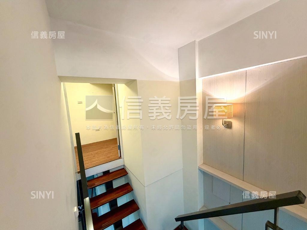 紐約紐約｜稀有角間樓中樓房屋室內格局與周邊環境