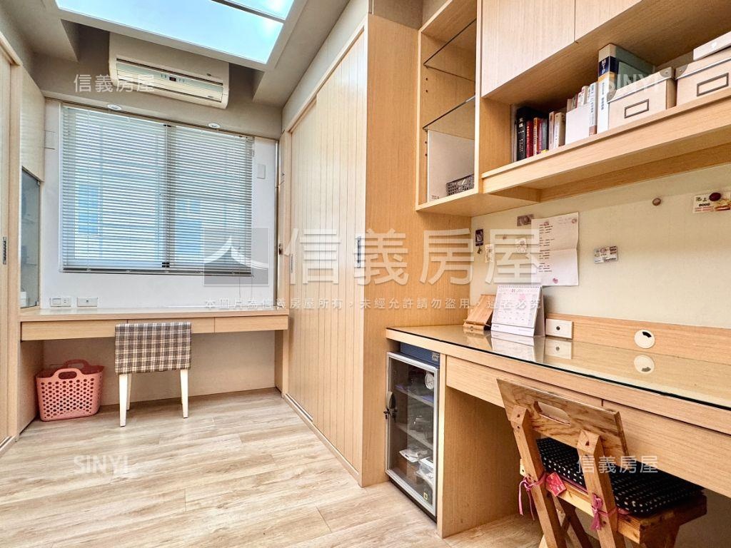 典雅裝潢並排面寬雙車墅房屋室內格局與周邊環境