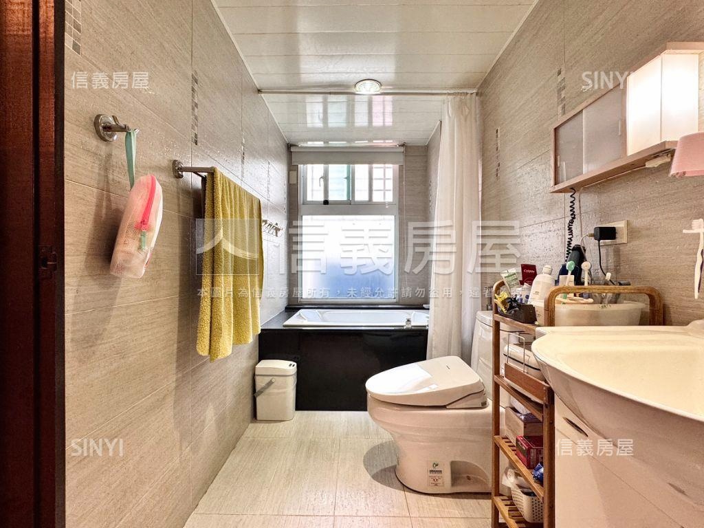 典雅裝潢並排面寬雙車墅房屋室內格局與周邊環境