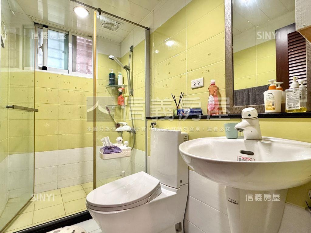 典雅裝潢並排面寬雙車墅房屋室內格局與周邊環境