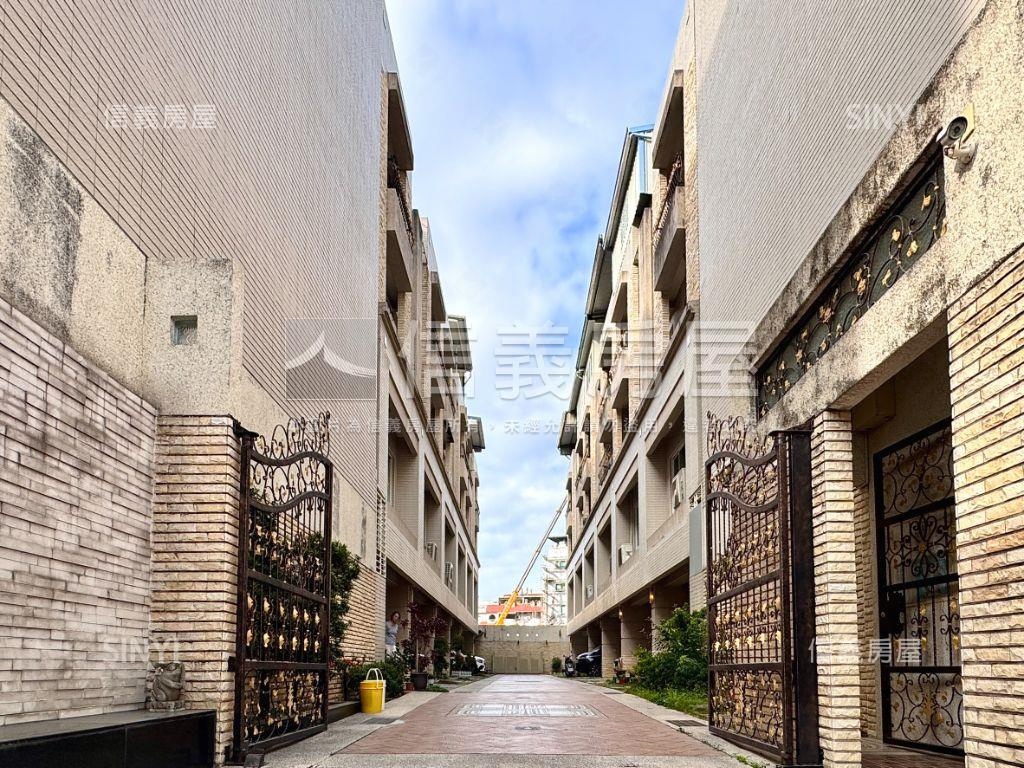 典雅裝潢並排面寬雙車墅房屋室內格局與周邊環境