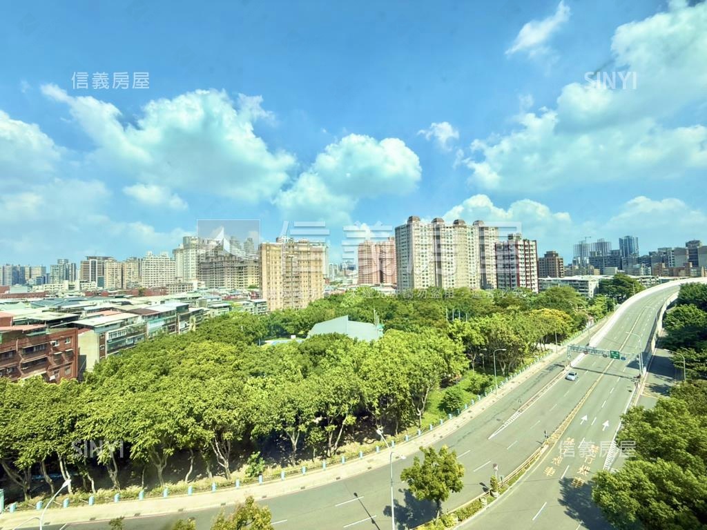 Ｅ生活公園美景四房車位房屋室內格局與周邊環境