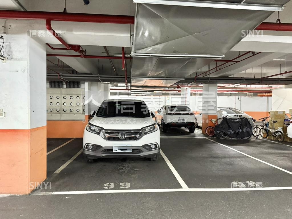 Ｅ生活公園美景四房車位房屋室內格局與周邊環境