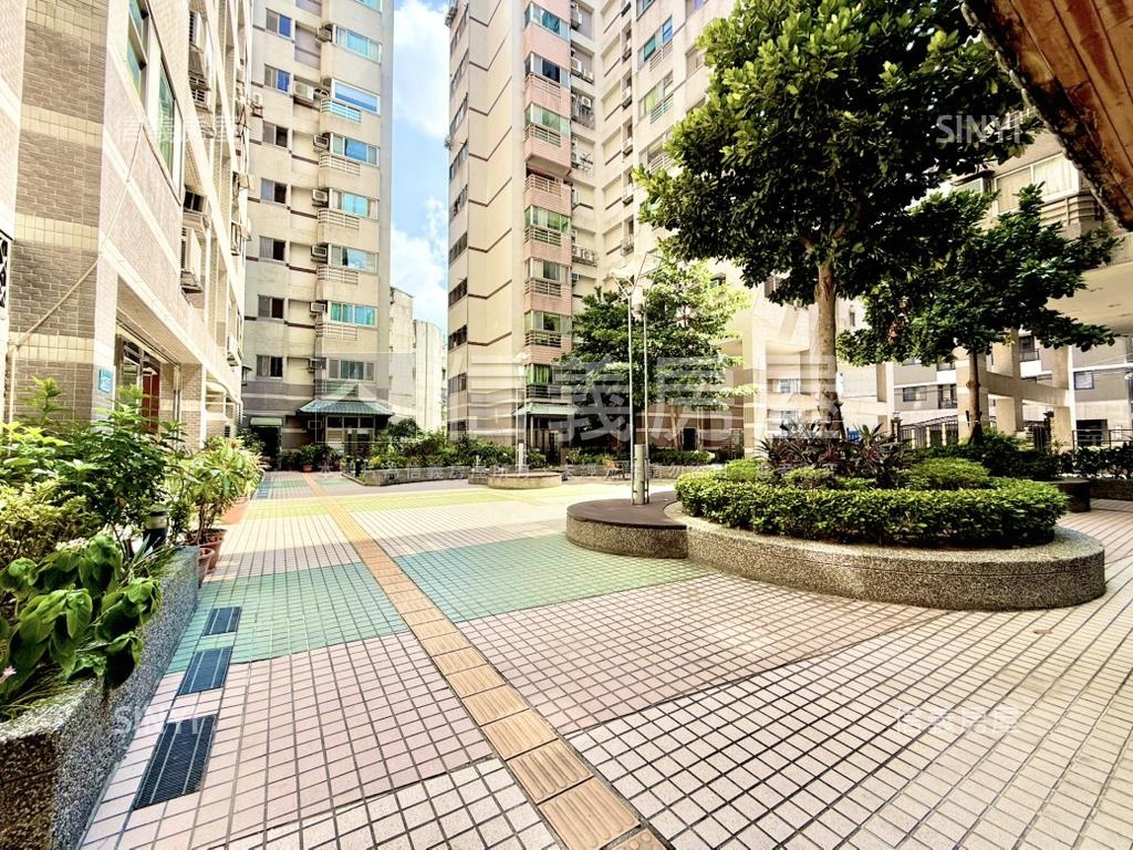 Ｅ生活公園美景四房車位房屋室內格局與周邊環境