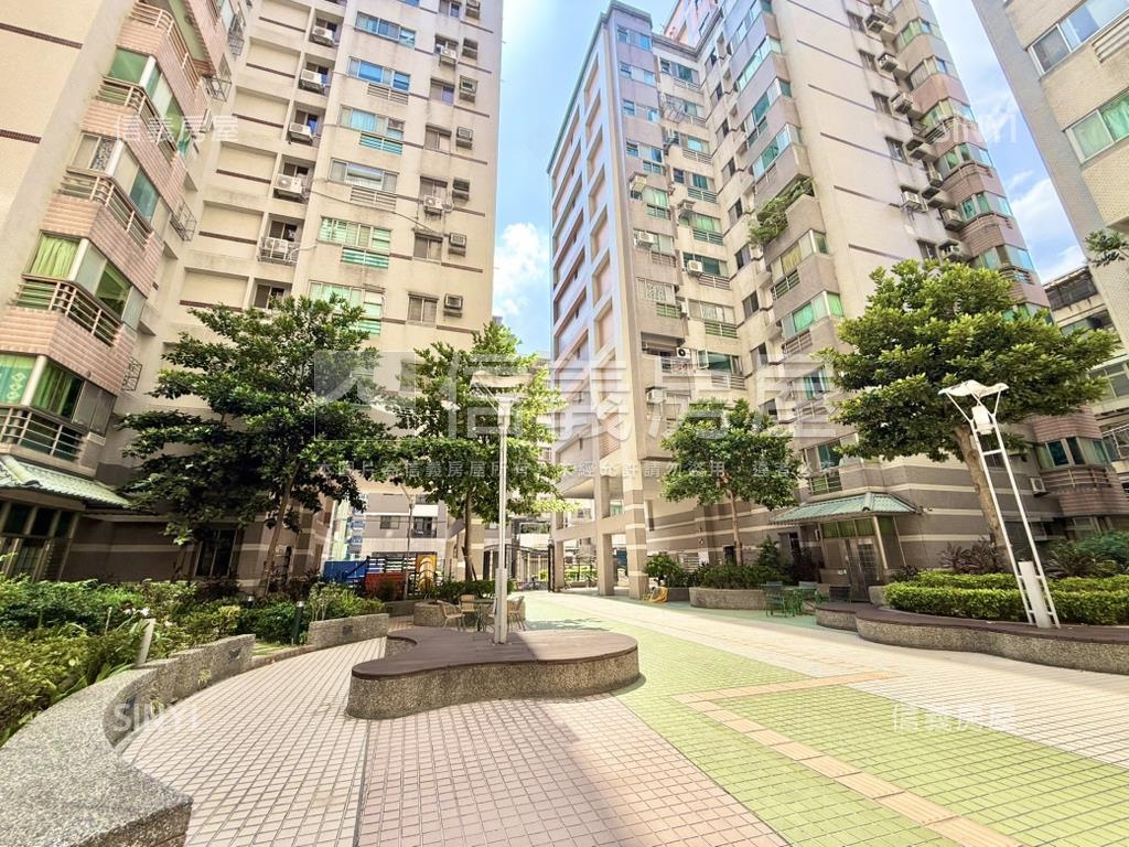 Ｅ生活公園美景四房車位房屋室內格局與周邊環境