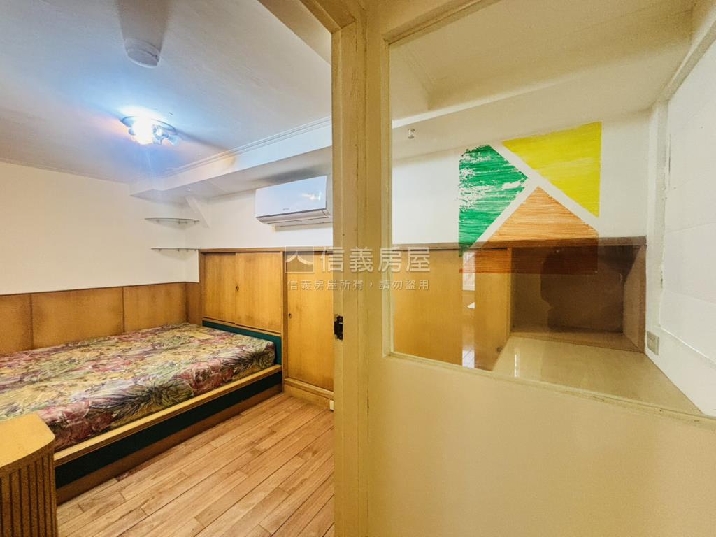 近國泰醫院挑高景觀宅房屋室內格局與周邊環境