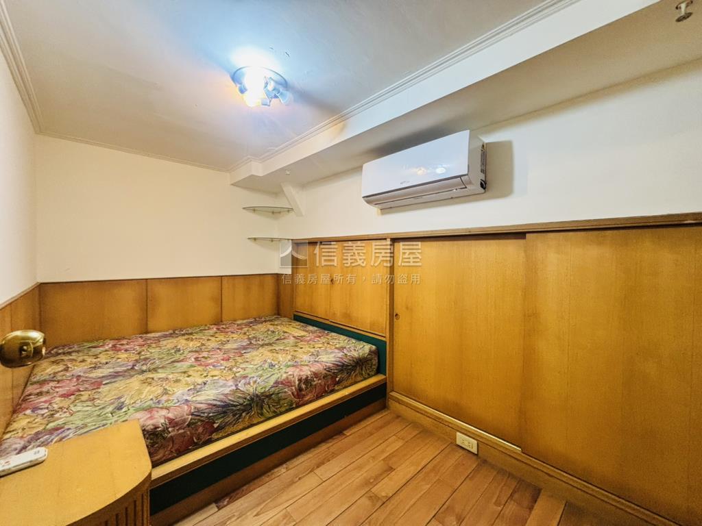 近國泰醫院挑高景觀宅房屋室內格局與周邊環境