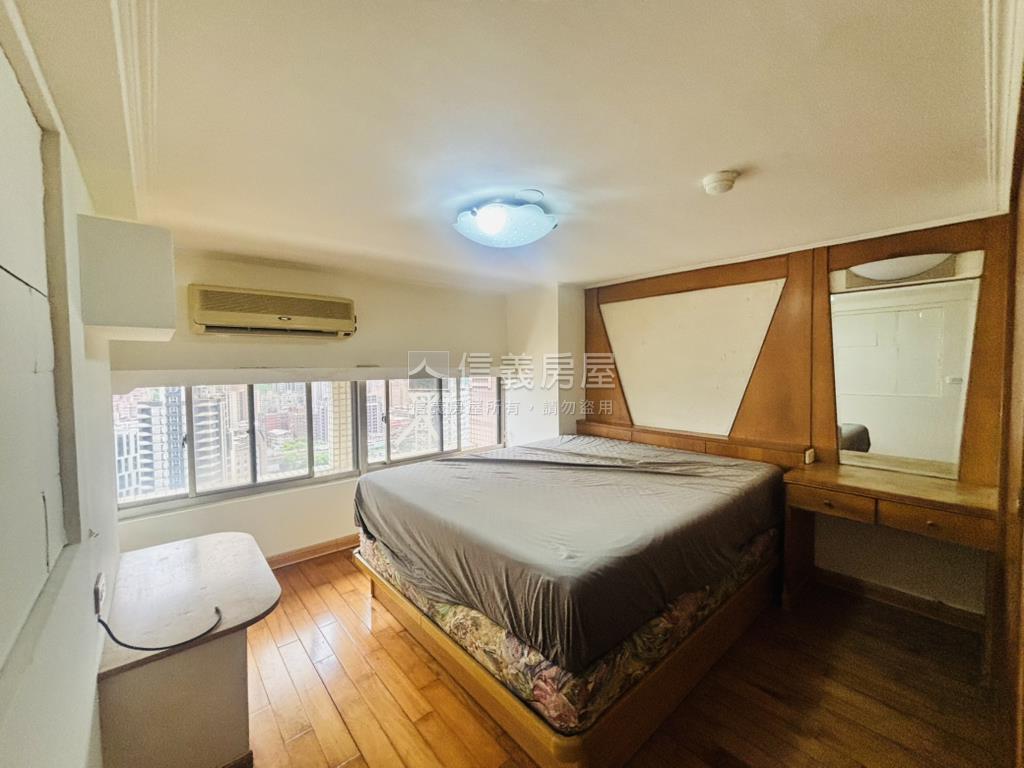近國泰醫院挑高景觀宅房屋室內格局與周邊環境