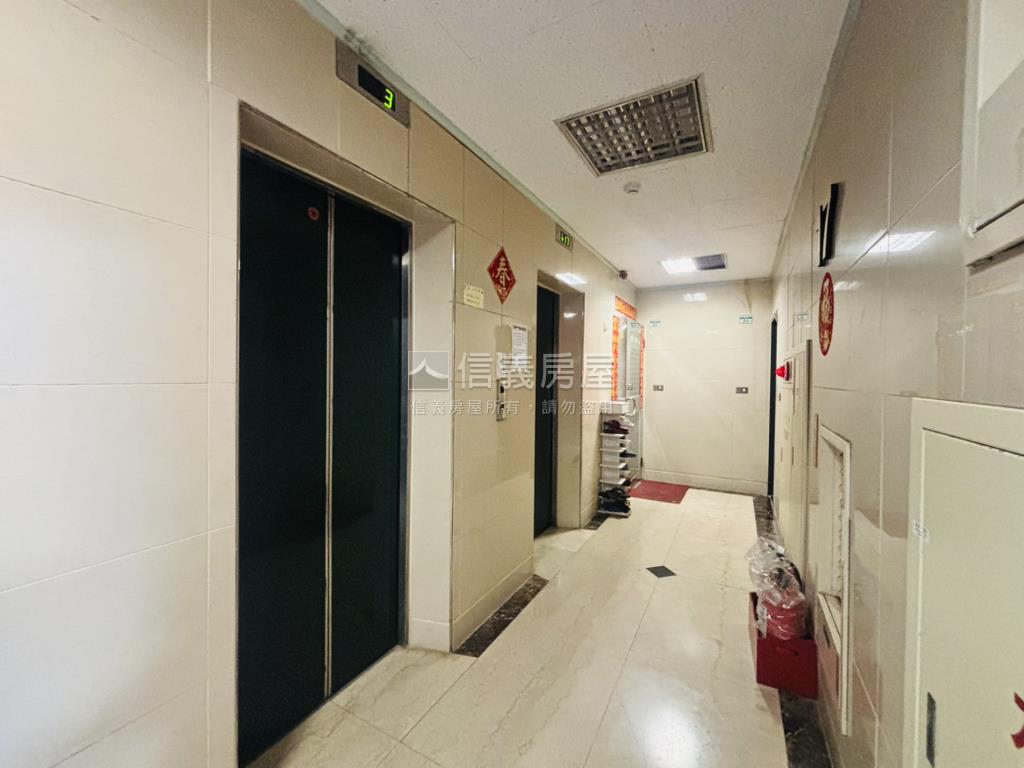 近國泰醫院挑高景觀宅房屋室內格局與周邊環境
