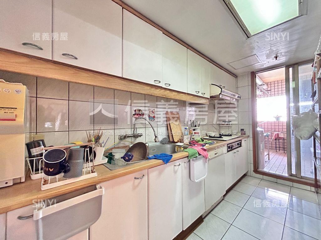 文心森林公園旁四房平車房屋室內格局與周邊環境