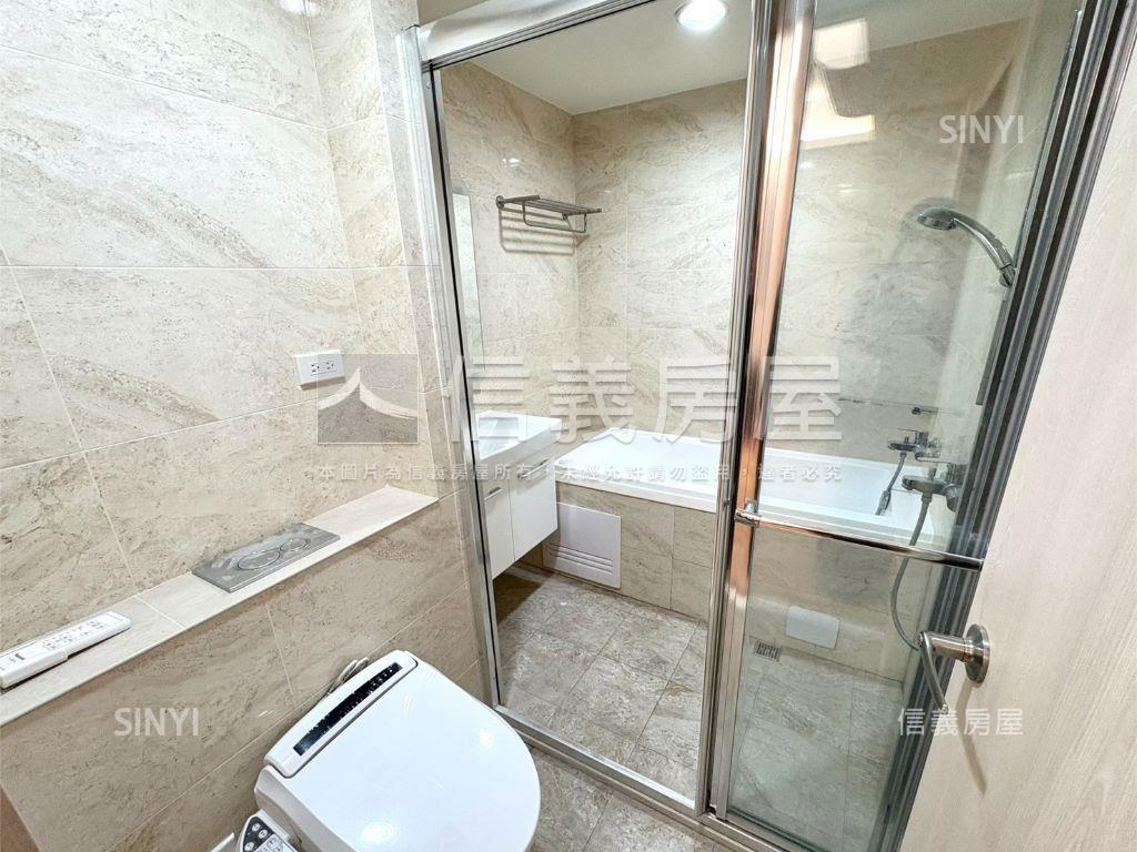 文心愛悅裝潢美屋兩房車位房屋室內格局與周邊環境