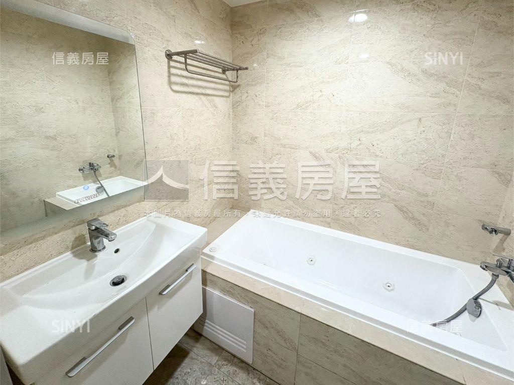 文心愛悅裝潢美屋兩房車位房屋室內格局與周邊環境