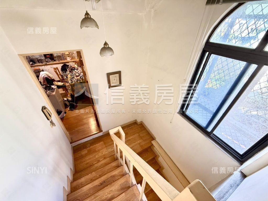 台北小城邊間獨棟透天房屋室內格局與周邊環境