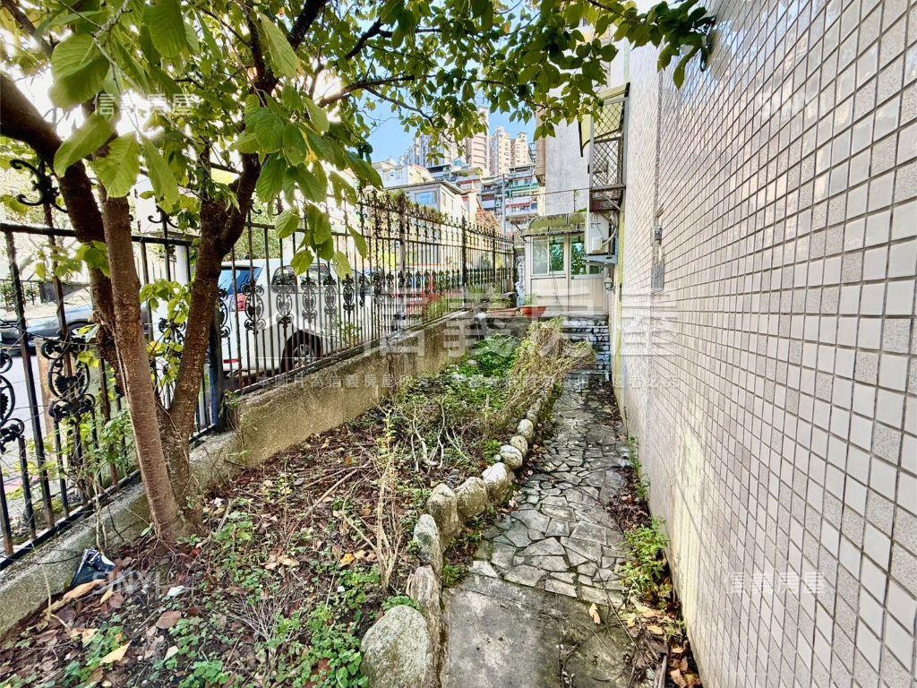 台北小城邊間獨棟透天房屋室內格局與周邊環境