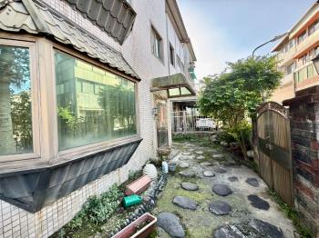 台北小城邊間獨棟透天