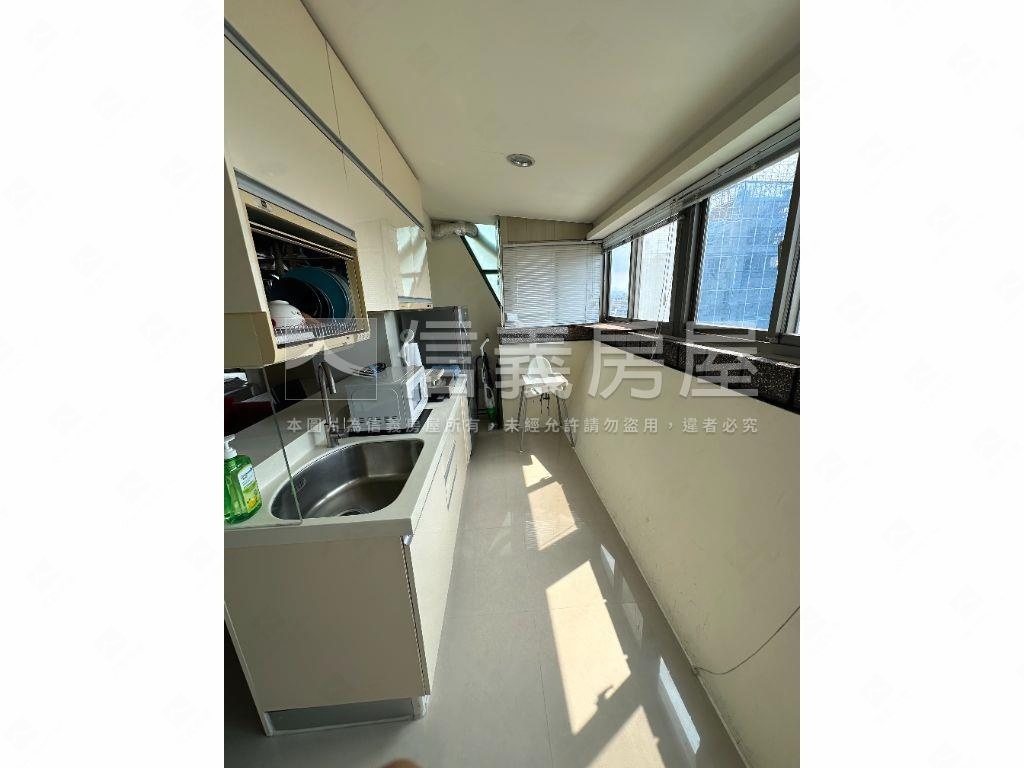 明亮高樓景觀房屋室內格局與周邊環境