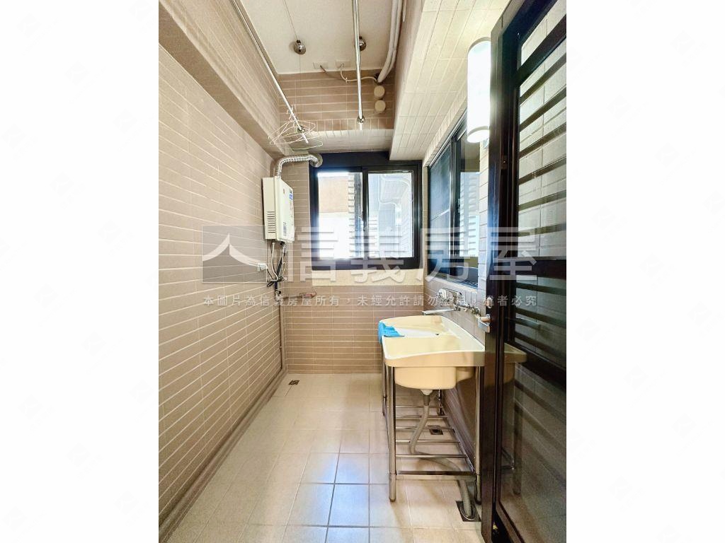 大雅輕屋齡稀有三房平車位房屋室內格局與周邊環境