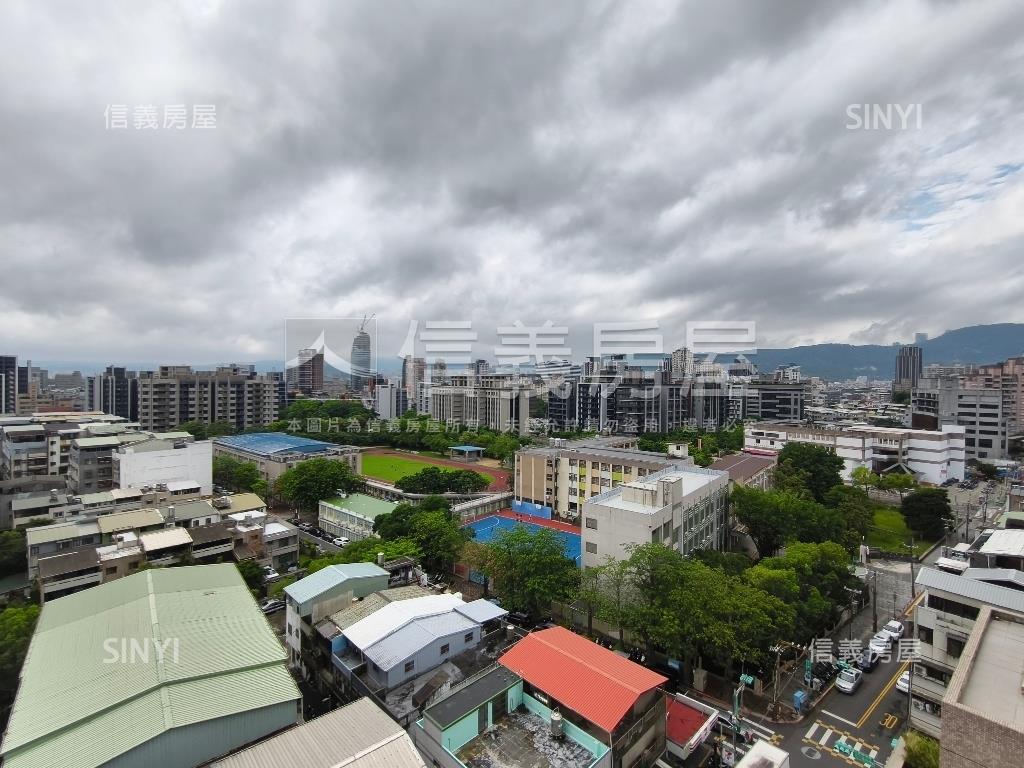 奇岩高樓美景附坡平車位房屋室內格局與周邊環境